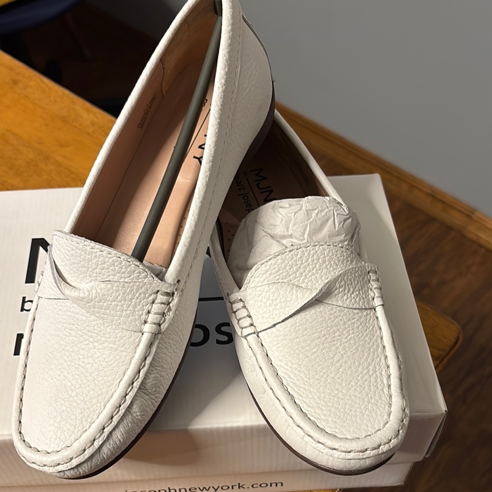 Munro White Leather Flats Timeless Moccasin Design. Worn twice.
